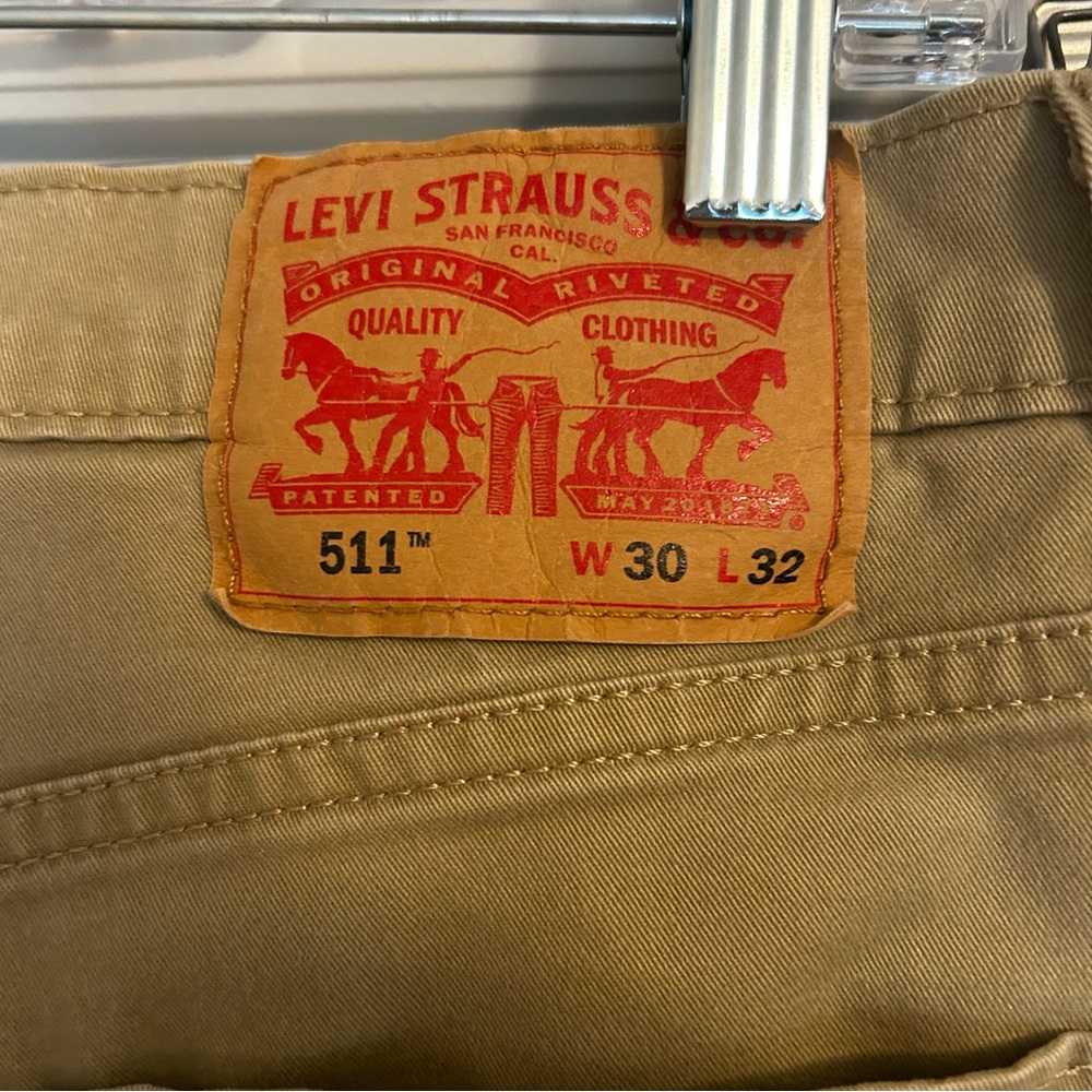 Men’s Khaki Levi Jeans size 30x32